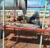 Trabajos de instalación sobre el cabezal de un pozo
